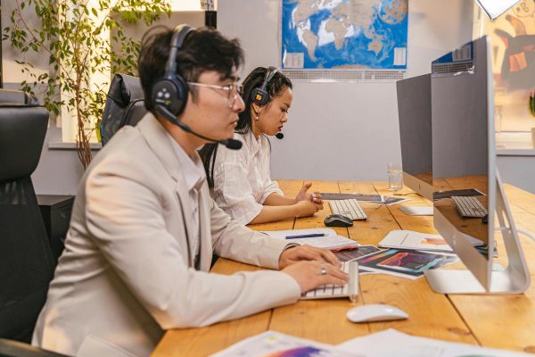 Call center agent using canned responses during customer calls