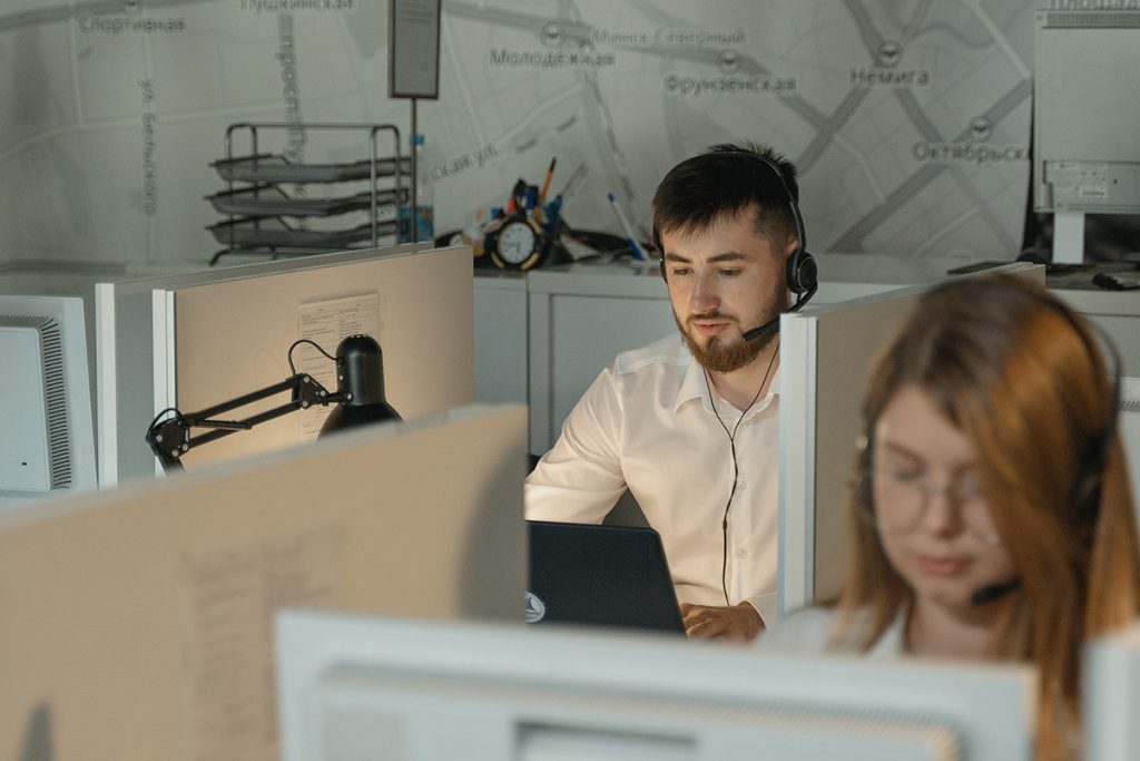 Agent providing outsourced chat support for customer inquiries